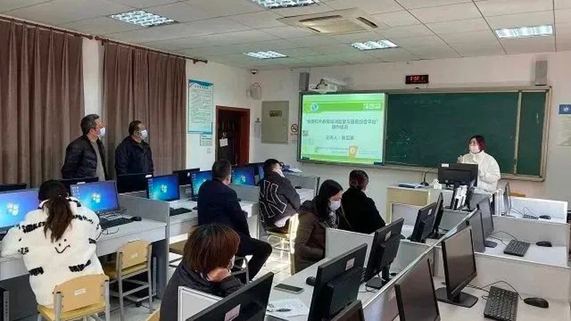 PLC编程入门与电工技能升级：关键要素解析