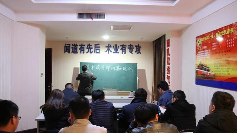小标题：误区一：盲目追求低价辅导